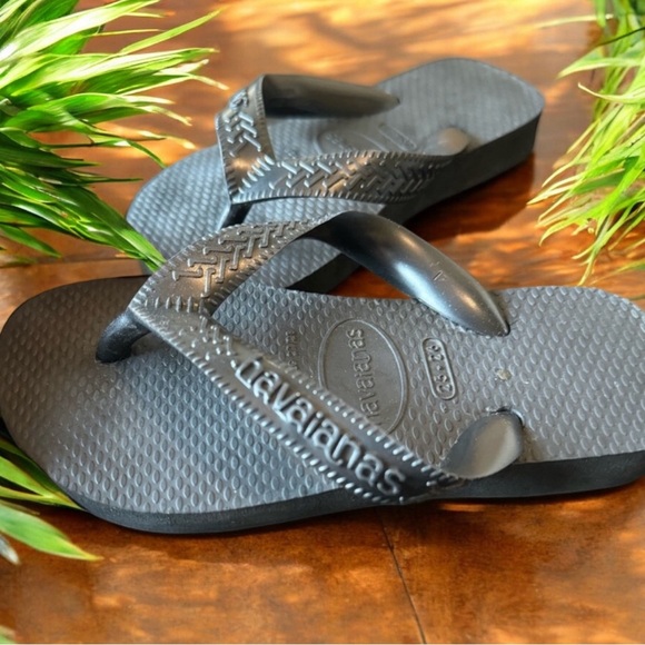 HAVAIANAS Kids Black Flip Flops Size: 10C - 25-26 - Picture 2 of 8